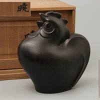 鋳金家 内藤春治作「鶏暁」