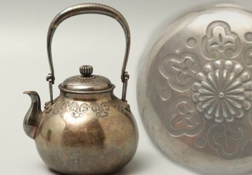 煎茶道具 紋様入 菊摘蓋 銀瓶