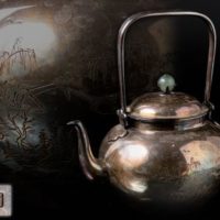 【純銀刻】翡翠摘花蝶図蓋 山水図 銀瓶