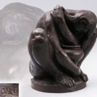 彫刻家【堀進二】作 ブロンズ 壷を抱える裸婦像