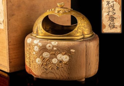 神代杉 螺鈿細工 菊高蒔絵 四足 木瓜形 香爐 真鍮地 菊唐草文刻火屋 合箱