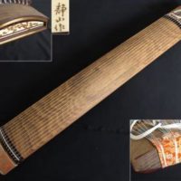 高級琴 山田流 在銘 くり甲 綾杉彫 静山作紅葉蒔絵竜舌 十三弦