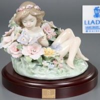リヤドロ「蝶と戯れる小妖精」フィギュリン 置物