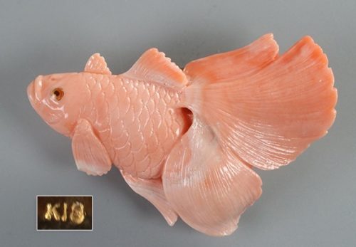 金具K18刻 珊瑚 金魚図 帯留