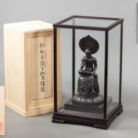 大佛師 松久宗琳佛所 宗琳佛 古銅「弥勒菩薩半跏思惟像」ガラスケース付属 共箱