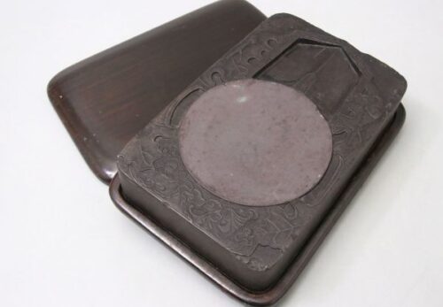 中国書道具 端渓硯 蓮図彫 四方硯 重量2.1kg 唐木台蓋付属