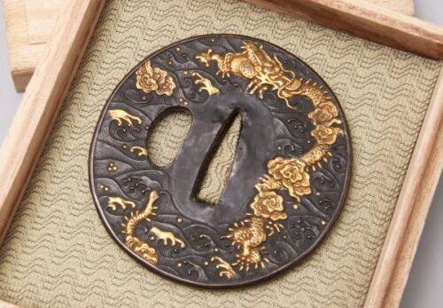 武具 鍍金 龍波図 片櫃 覆輪付 鍔 合箱