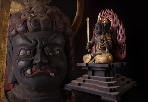 【圧巻の迫力！】木彫 金彩色 不動明王座像