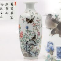 中国美術【大清乾隆年製】底款 粉彩色絵 花鳥図 花瓶 高26cm